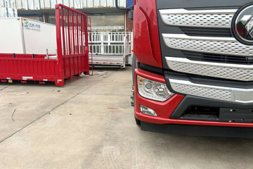 ŷ������ 4.5L���� 240���� 4X2 ��ʿ��8�� 9.8����ʽ�ػ���ͼƬ