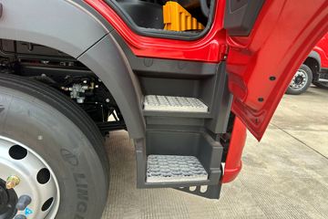 ŷ������ 4.5L���� 240���� 4X2 ��ʿ��8�� 9.8����ʽ�ػ���ͼƬ