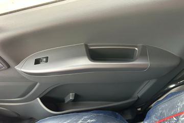 ŷ������ 4.5L���� 240���� 4X2 ��ʿ��8�� 9.8����ʽ�ػ���ͼƬ