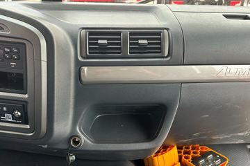ŷ������ 4.5L���� 240���� 4X2 ��ʿ��8�� 9.8����ʽ�ػ���ͼƬ