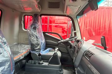 ŷ������ 4.5L���� 240���� 4X2 ��ʿ��8�� 9.8����ʽ�ػ���ͼƬ