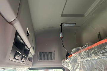 ŷ������ 4.5L���� 240���� 4X2 ��ʿ��8�� 9.8����ʽ�ػ���ͼƬ