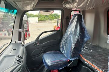 ŷ������ 4.5L���� 240���� 4X2 ��ʿ��8�� 9.8����ʽ�ػ���ͼƬ