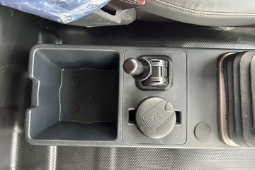 ŷ������ 4.5L���� 240���� 4X2 ��ʿ��8�� 9.8����ʽ�ػ���ͼƬ