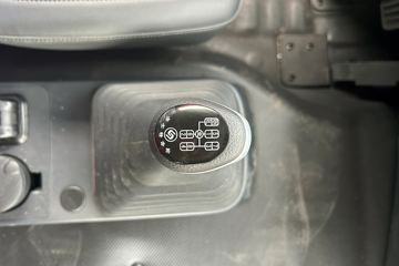 ŷ������ 4.5L���� 240���� 4X2 ��ʿ��8�� 9.8����ʽ�ػ���ͼƬ