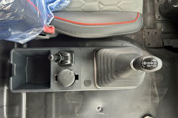 ŷ������ 4.5L���� 240���� 4X2 ��ʿ��8�� 9.8����ʽ�ػ���ͼƬ