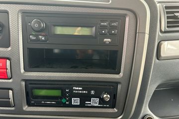 ŷ������ 4.5L���� 240���� 4X2 ��ʿ��8�� 9.8����ʽ�ػ���ͼƬ