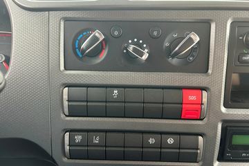 ŷ������ 4.5L���� 240���� 4X2 ��ʿ��8�� 9.8����ʽ�ػ���ͼƬ