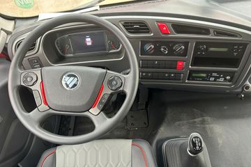 ŷ������ 4.5L���� 240���� 4X2 ��ʿ��8�� 9.8����ʽ�ػ���ͼƬ
