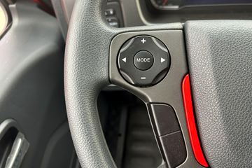 ŷ������ 4.5L���� 240���� 4X2 ��ʿ��8�� 9.8����ʽ�ػ���ͼƬ