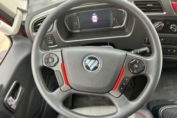 ŷ������ 4.5L���� 240���� 4X2 ��ʿ��8�� 9.8����ʽ�ػ���ͼƬ