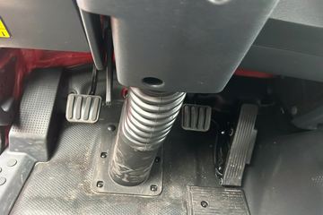 ŷ������ 4.5L���� 240���� 4X2 ��ʿ��8�� 9.8����ʽ�ػ���ͼƬ