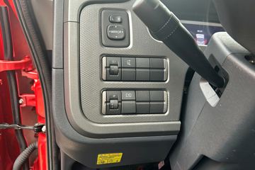 ŷ������ 4.5L���� 240���� 4X2 ��ʿ��8�� 9.8����ʽ�ػ���ͼƬ