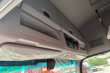 ŷ������ 4.5L���� 240���� 4X2 ��ʿ��8�� 9.8����ʽ�ػ���ͼƬ