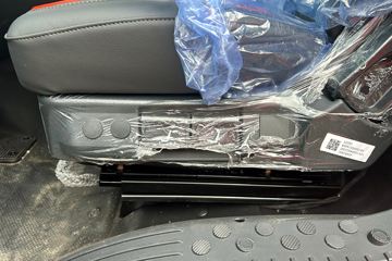 ŷ������ 4.5L���� 240���� 4X2 ��ʿ��8�� 9.8����ʽ�ػ���ͼƬ