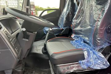 ŷ������ 4.5L���� 240���� 4X2 ��ʿ��8�� 9.8����ʽ�ػ���ͼƬ
