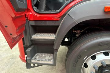 ŷ������ 4.5L���� 240���� 4X2 ��ʿ��8�� 9.8����ʽ�ػ���ͼƬ