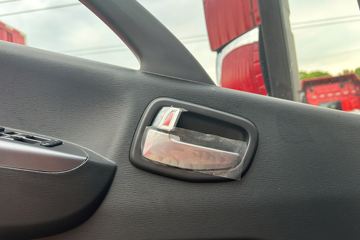 ŷ������ 4.5L���� 240���� 4X2 ��ʿ��8�� 9.8����ʽ�ػ���ͼƬ