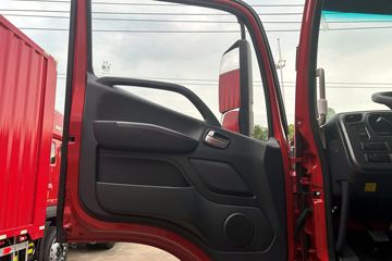 ŷ������ 4.5L���� 240���� 4X2 ��ʿ��8�� 9.8����ʽ�ػ���ͼƬ