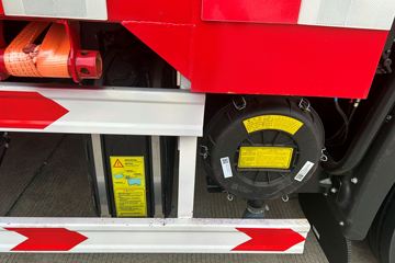 ŷ������ 4.5L���� 240���� 4X2 ��ʿ��8�� 9.8����ʽ�ػ���ͼƬ