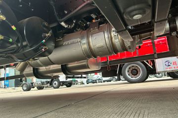 ŷ������ 4.5L���� 240���� 4X2 ��ʿ��8�� 9.8����ʽ�ػ���ͼƬ