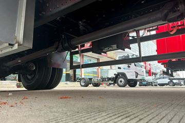 ŷ������ 4.5L���� 240���� 4X2 ��ʿ��8�� 9.8����ʽ�ػ���ͼƬ