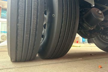 ŷ������ 4.5L���� 240���� 4X2 ��ʿ��8�� 9.8����ʽ�ػ���ͼƬ