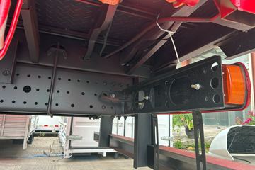 ŷ������ 4.5L���� 240���� 4X2 ��ʿ��8�� 9.8����ʽ�ػ���ͼƬ