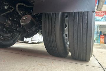 ŷ������ 4.5L���� 240���� 4X2 ��ʿ��8�� 9.8����ʽ�ػ���ͼƬ