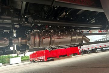 ŷ������ 4.5L���� 240���� 4X2 ��ʿ��8�� 9.8����ʽ�ػ���ͼƬ