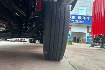 ŷ������ 4.5L���� 240���� 4X2 ��ʿ��8�� 9.8����ʽ�ػ���ͼƬ
