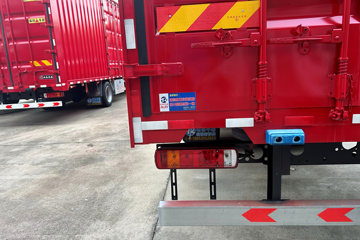 ŷ������ 4.5L���� 240���� 4X2 ��ʿ��8�� 9.8����ʽ�ػ���ͼƬ
