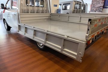 ������Խ ����K5 ������ 2L CNG 120���� 5�� 2.7��˫������΢��ͼƬ