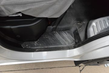 ������Խ ���� �콢�� 1.6L���� 120���� ������5�� Һɲ 3.8�׵�������΢��ͼƬ