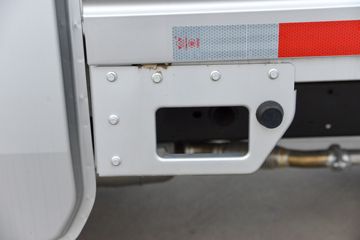 ������Խ ���� �콢�� 1.6L���� 120���� ������5�� Һɲ 3.8�׵�������΢��ͼƬ