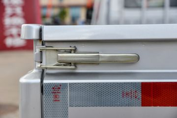 ������Խ ���� �콢�� 1.6L���� 120���� ������5�� Һɲ 3.8�׵�������΢��ͼƬ