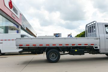 ������Խ ���� �콢�� 1.6L���� 120���� ������5�� Һɲ 3.8�׵�������΢��ͼƬ