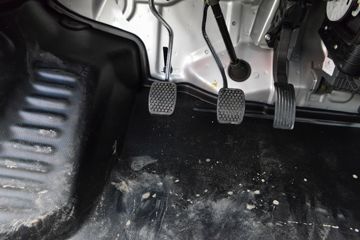 ������Խ ����K5 ���ʰ� 1.6L���� 120���� 5�� 3.3�׵�������΢��ͼƬ