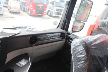 �����ǵ¿� SITRAK G7S 14.6L LNG 630���� 6X4 �ɰ���12�� AMT�Զ��� ǣ����ͼƬ