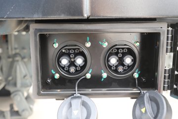 �����ǵ¿�SITRAK G7M 6X4 ���綯ǣ����ͼƬ