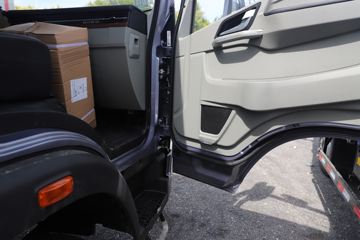 ����HOWOͳ˧T8 2.5L���� 185���� �й�����12�� 4.15�׵��Ų�դʽ�ῨͼƬ