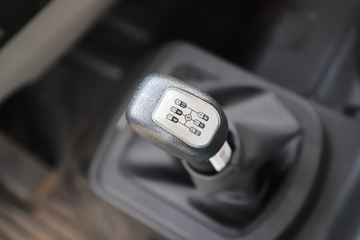 ����HOWOͳ˧T8 2.5L���� 185���� �й�����12�� 4.15�׵��Ų�դʽ�ῨͼƬ