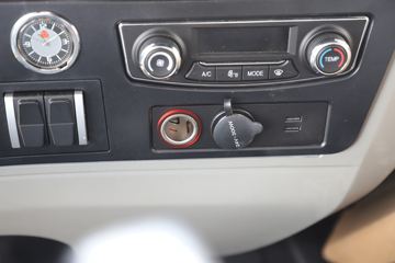 ����HOWOͳ˧T8 2.5L���� 185���� �й�����12�� 4.15�׵��Ų�դʽ�ῨͼƬ
