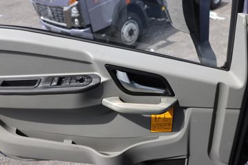 ����HOWOͳ˧T8 2.5L���� 185���� �й�����12�� 4.15�׵��Ų�դʽ�ῨͼƬ
