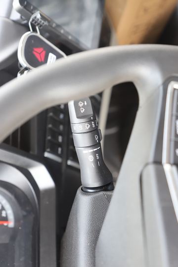 ����HOWOͳ˧T8 2.5L���� 185���� �й�����12�� 4.15�׵��Ų�դʽ�ῨͼƬ