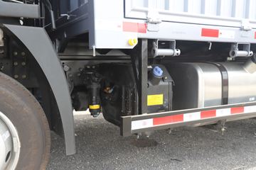 ����HOWOͳ˧T8 2.5L���� 185���� �й�����12�� 4.15�׵��Ų�դʽ�ῨͼƬ