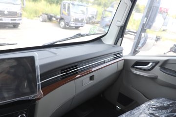 ����HOWOͳ˧ 2.5L���� 185���� �й�����12�� 4.15�׵��Ų�դʽ�ῨͼƬ