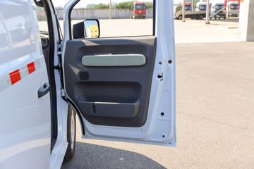 Զ������V8E 2025�� ����� 2�� ���綯��ջ��� ����ʱ��50.2kWhͼƬ