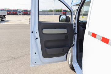Զ������V8E 2025�� ����� 2�� ���綯��ջ��� ����ʱ��50.2kWhͼƬ