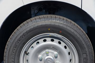 Զ������V8E 2025�� ����� 2�� ���綯��ջ��� ����ʱ��50.2kWhͼƬ